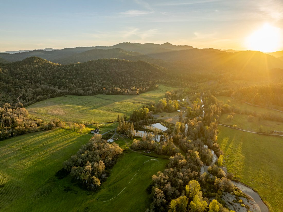 Corps de ferme à Wolf Creek, Oregon, États-Unis 1 - 17689049