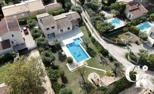 House in Centre Ville, Le Beausset, France 1