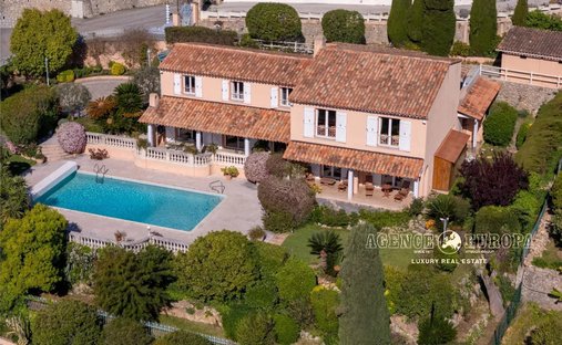 Villa in Gabelle-Courcettes-Les Clos, Vallauris, France 1