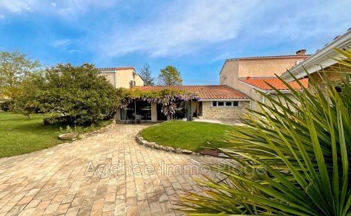 Villa in Gaillan-en-Medoc, Nouvelle-Aquitaine, France 1