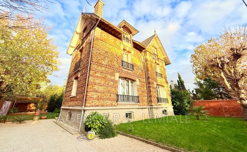 Villa in Chateau, Maisons-Laffitte, France 1