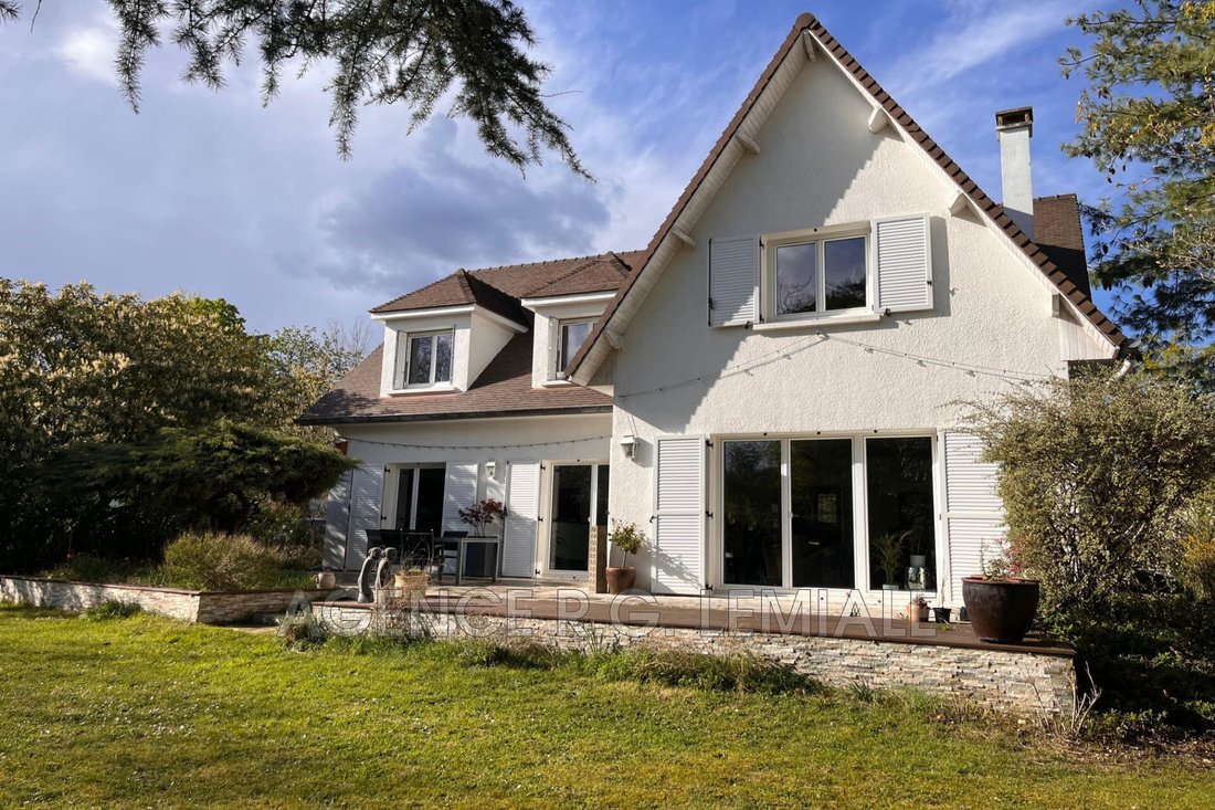 Villa in Charlemagne, Maisons-Laffitte, France 1 - 17567238