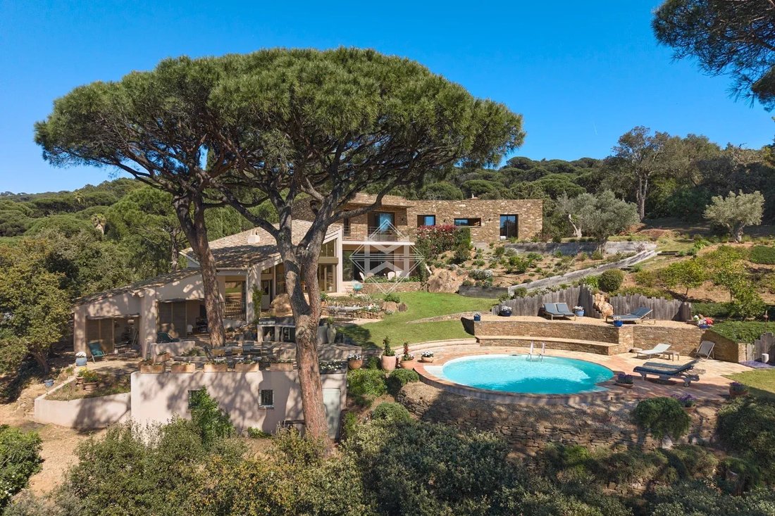 Villa in La Croix-Valmer, Provence-Alpes-Côte d'Azur, France 2 - 17687909