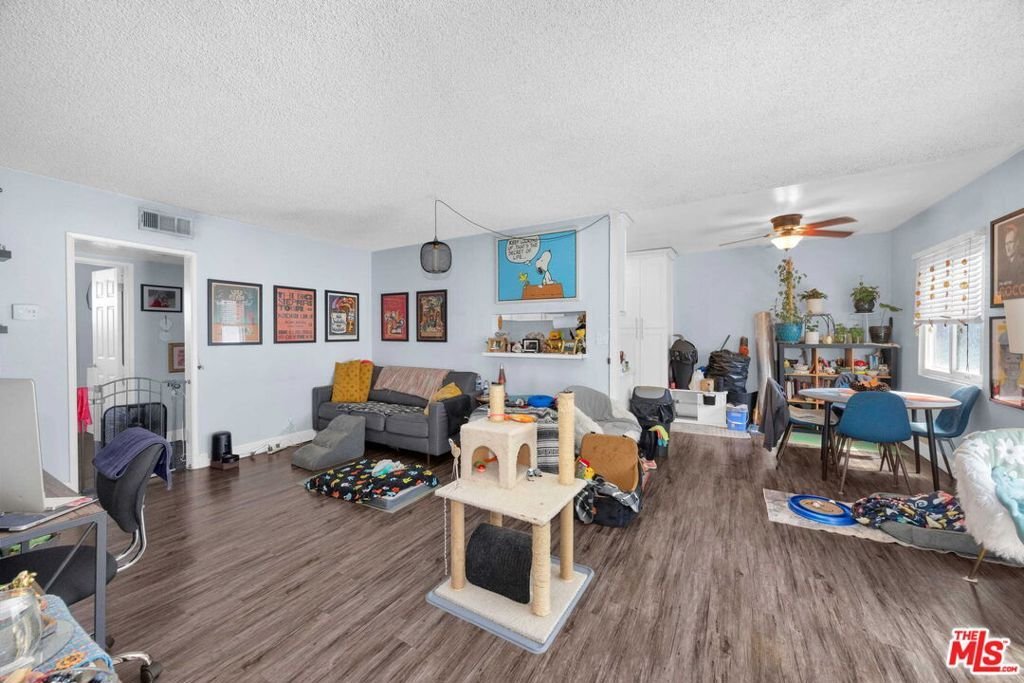 Inglewood, California, United States 5 - 17687235