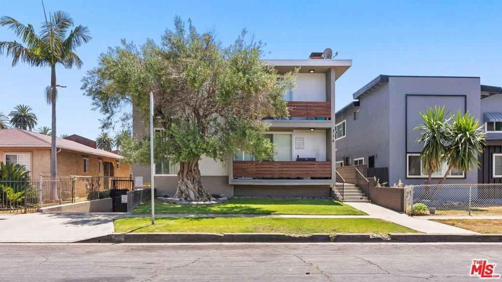 Inglewood, California, United States 1 - 17687235
