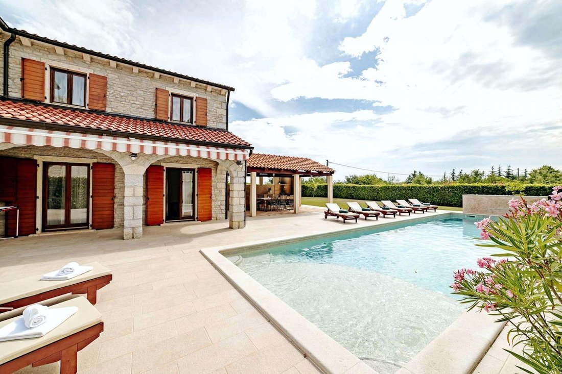 Villa in Višnjan, Istria County, Croatia 2 - 17688452