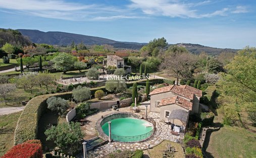 Villa in Bonnieux, Provence-Alpes-Côte d'Azur, France 1