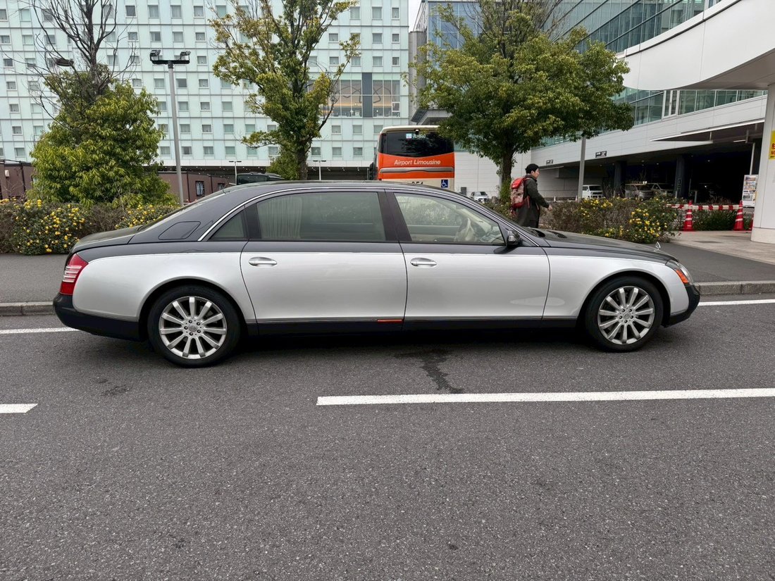 Sedan in Shinjuku City, Japan 5 - 17689342