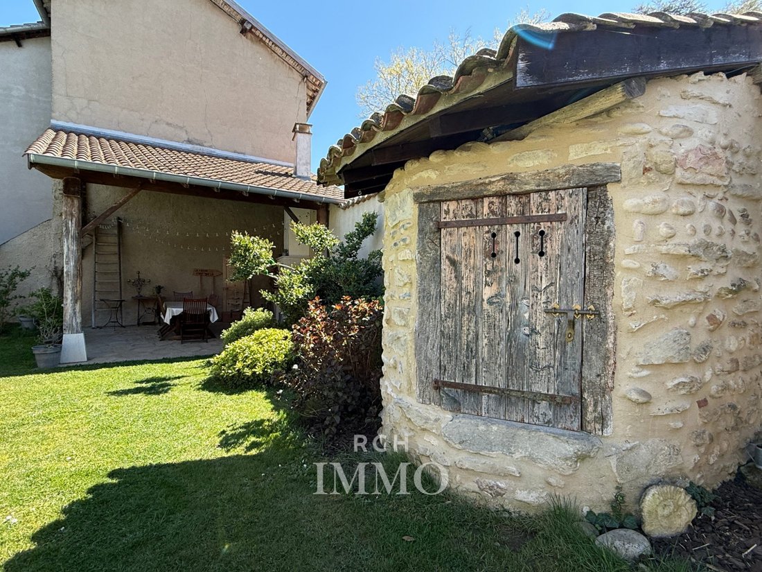 House in Oytier-Saint-Oblas, Auvergne-Rhône-Alpes, France 2 - 17689231
