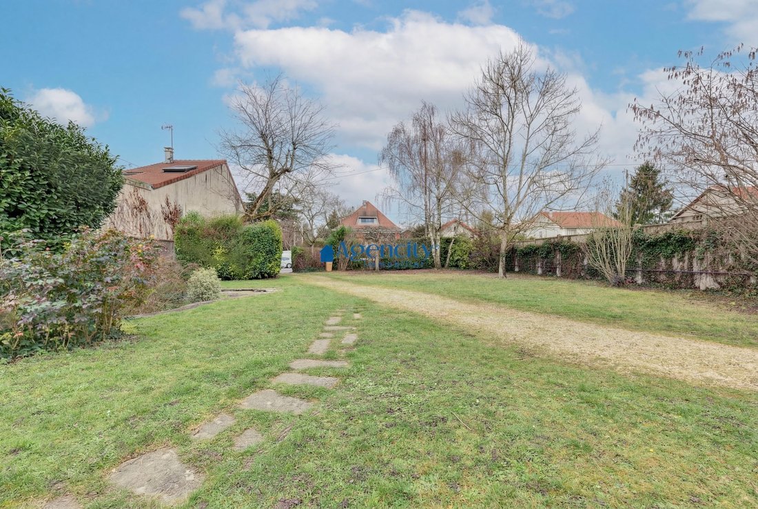 House in Grenouillère-Marnois-Rive de Marne, Noisy-le-Grand, France 1 - 17137024