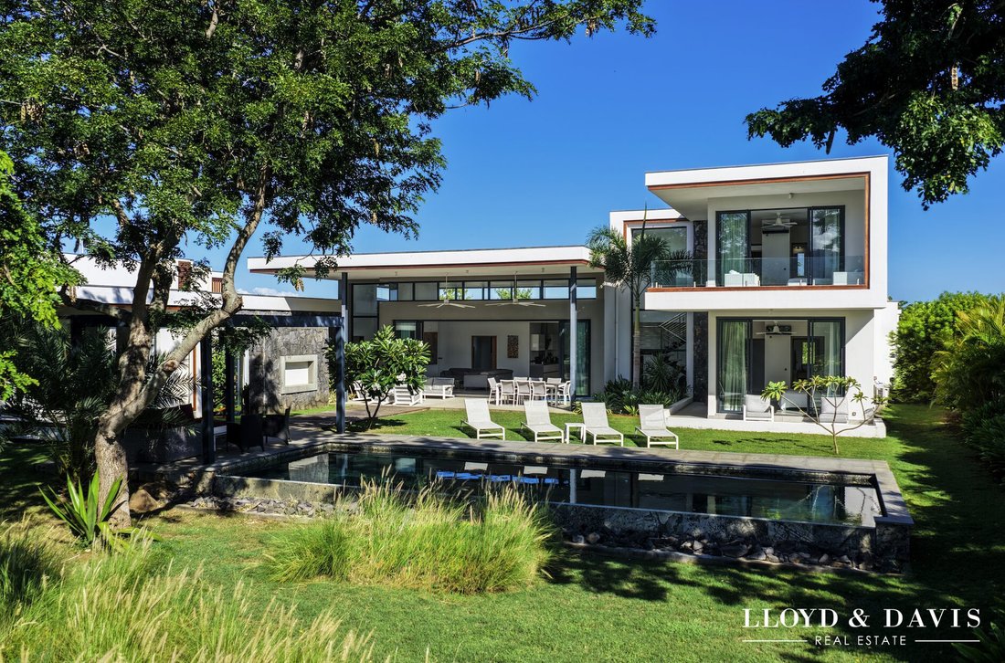 Villa in Riviere noire, Rivière Noire District, Mauritius 1 - 17689260