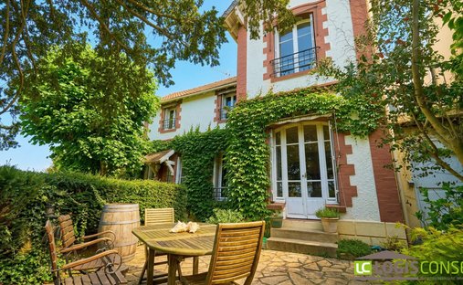 House in Wallon, Le Plessis-Robinson, France 1