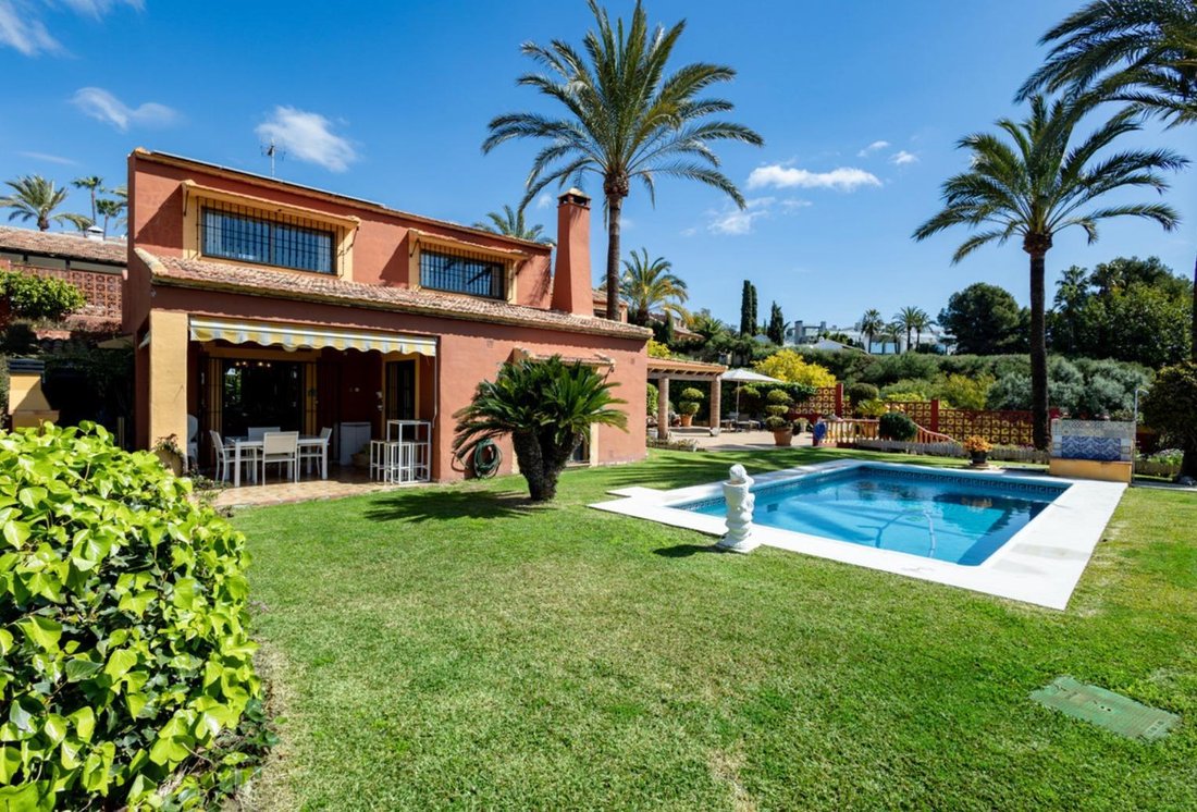 Villa in Rio Real, Marbella, Andalusia 1 - 17689535