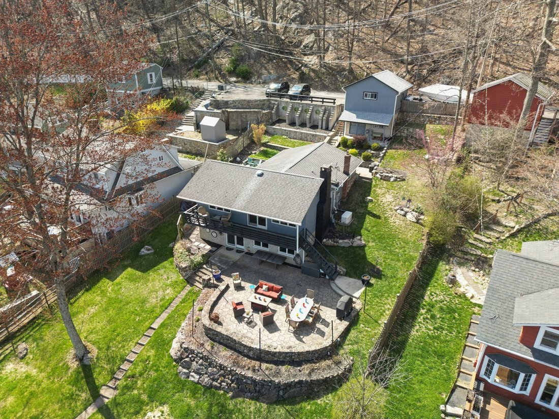 Hopatcong, New Jersey, United States 4 - 17690401