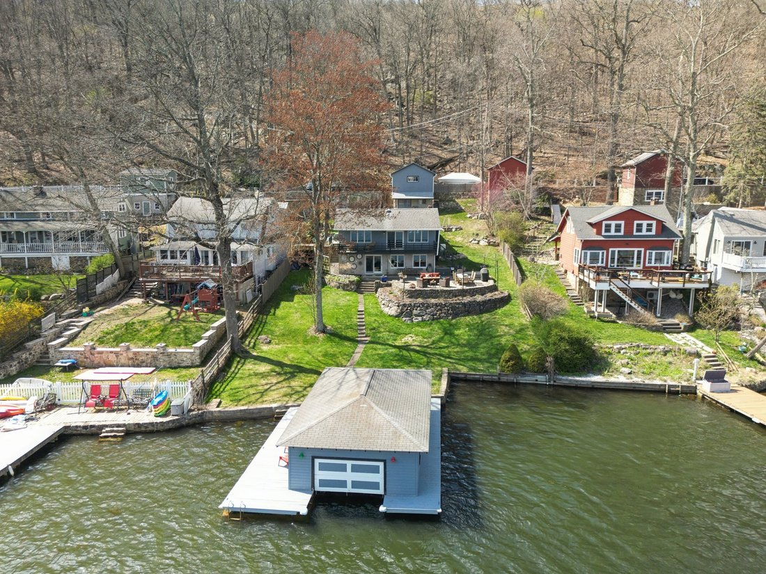 Hopatcong, New Jersey, United States 2 - 17690401