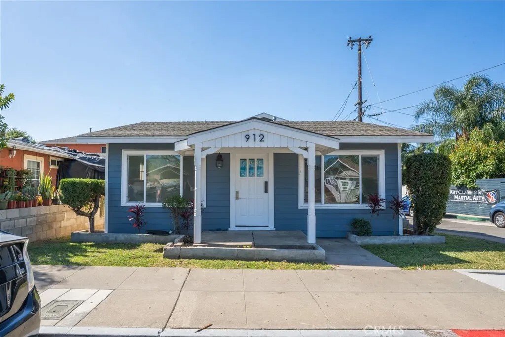Fullerton, California, United States 3 - 17689941