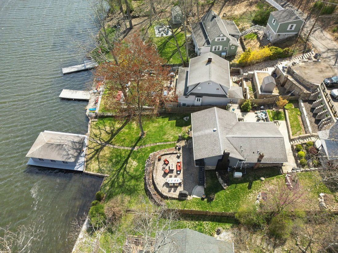 Hopatcong, New Jersey, United States 5 - 17690401