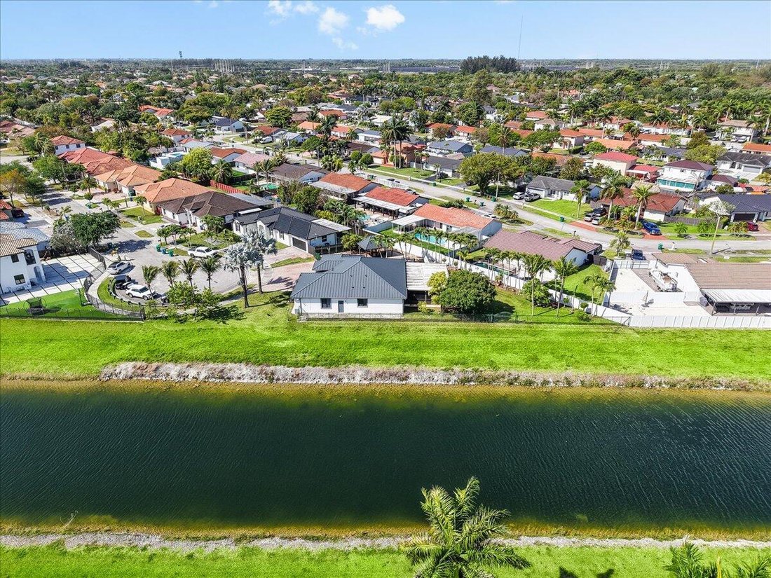 House in Miami, Florida, United States 4 - 17689952
