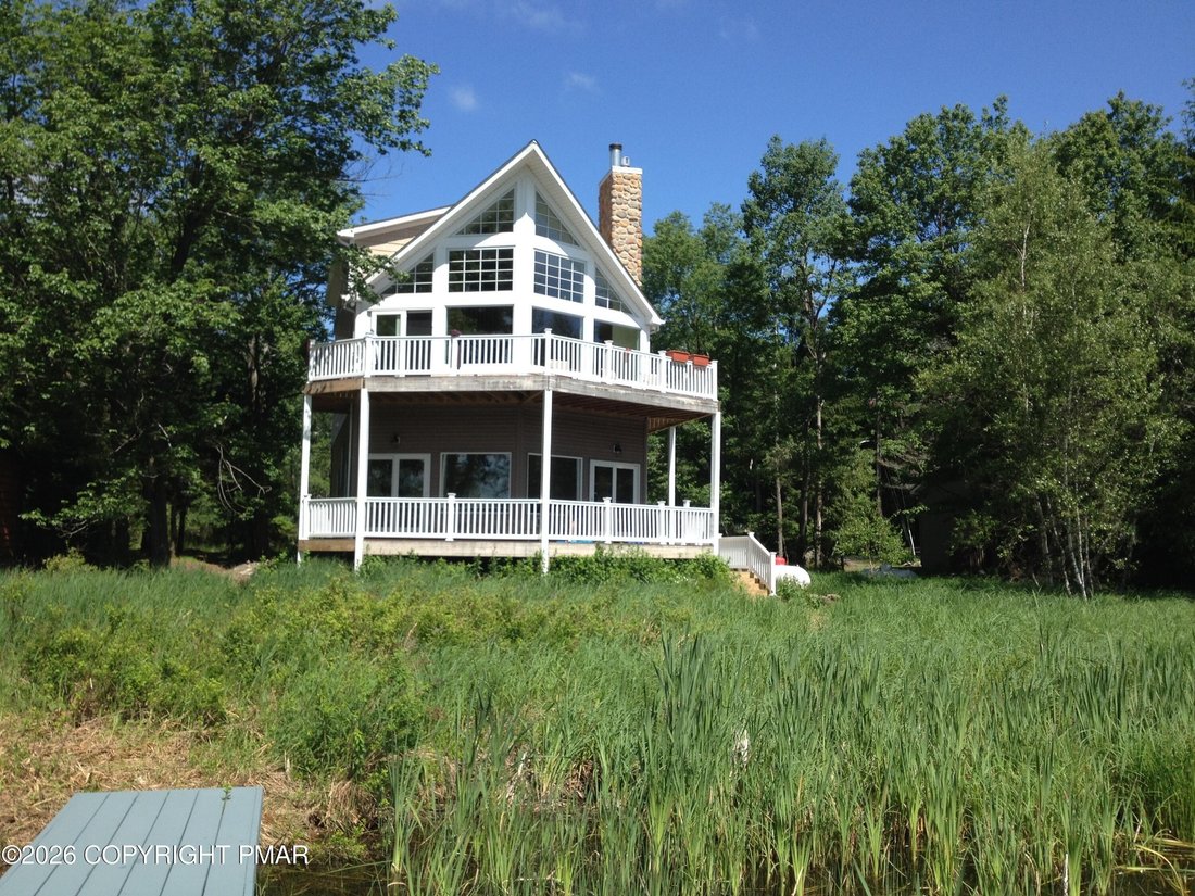 House in Arrowhead Lake, Pennsylvania, United States 1 - 17565326