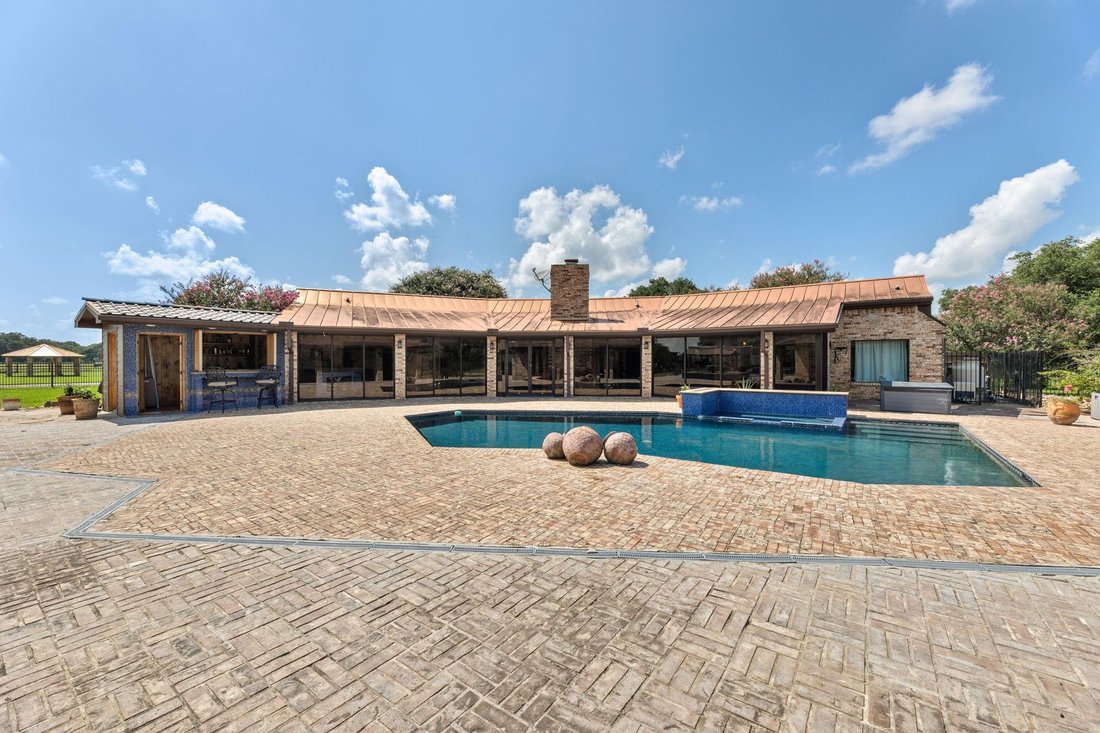 House in Angleton, Texas, United States 2 - 17690288