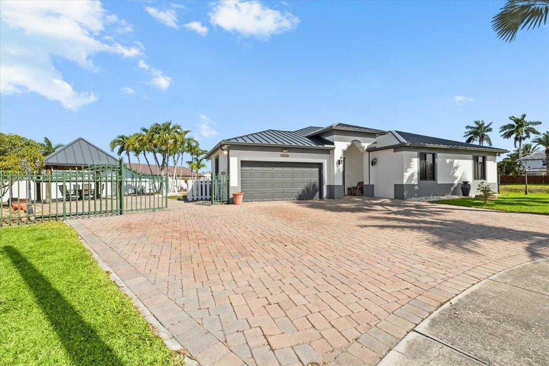House in Miami, Florida, United States 3 - 17689952