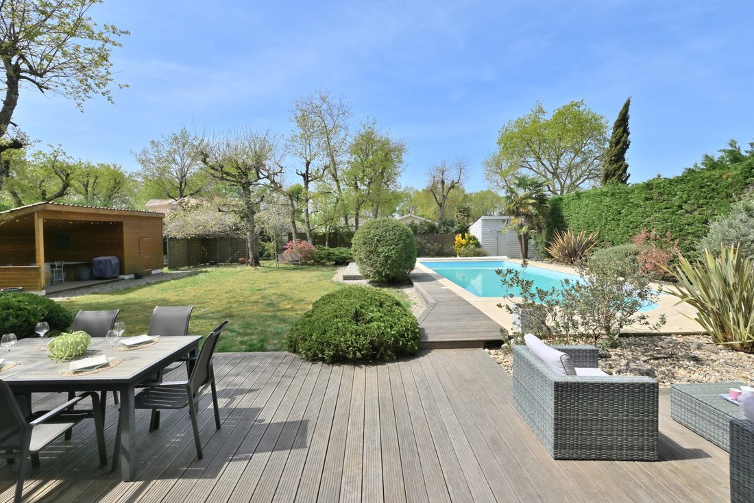 House in Le Las, Saint-Jean-d'Illac, France 2 - 17446853