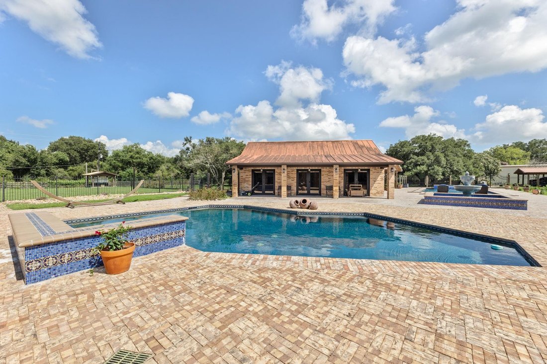 House in Angleton, Texas, United States 3 - 17690288