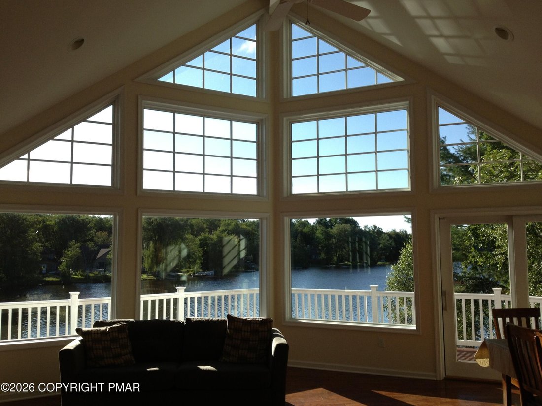 House in Arrowhead Lake, Pennsylvania, United States 4 - 17565326