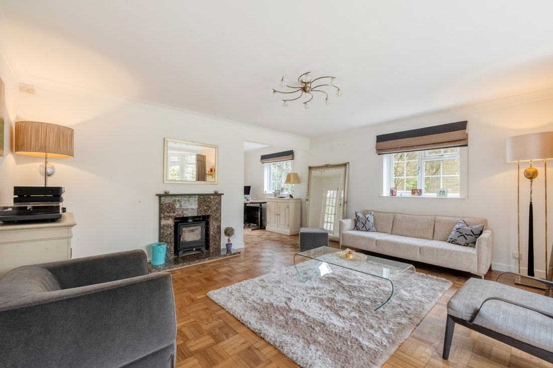 House in Tattenham Corner, Epsom and Ewell, England 4 - 17690452