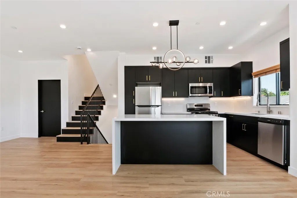 Los Angeles, California, United States 2 - 17243861