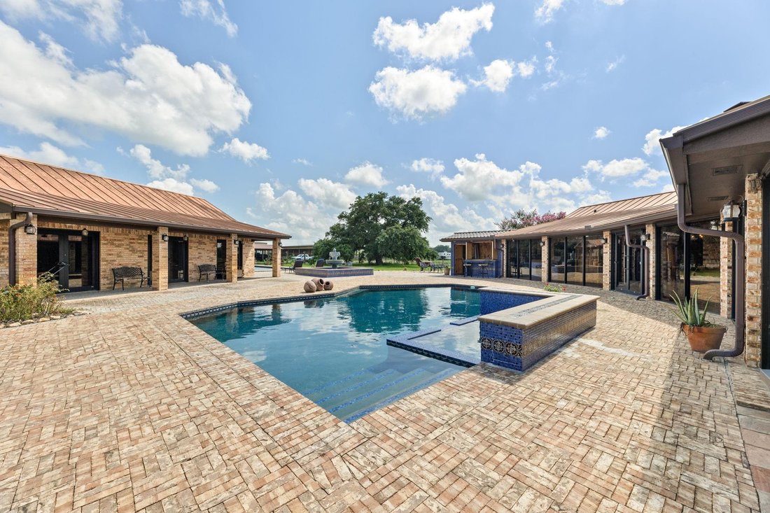 House in Angleton, Texas, United States 5 - 17690288