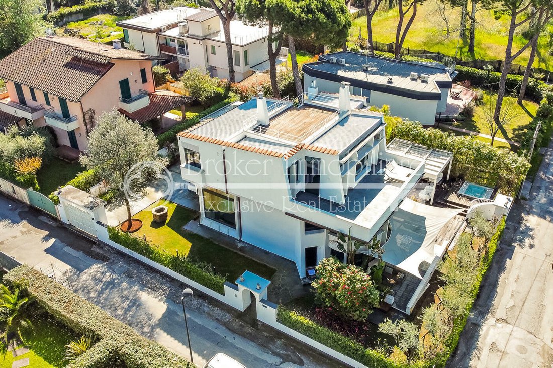 Villa in Lido di Camaiore, Camaiore, Tuscany 3 - 12777446