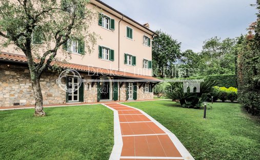 Villa in Center, Marina di Carrara, Tuscany 1