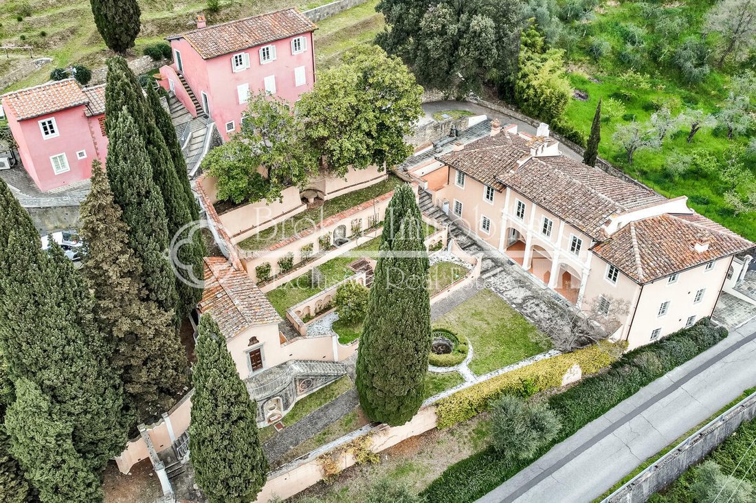 Villa in Center, Pescia, Tuscany 1 - 12756791
