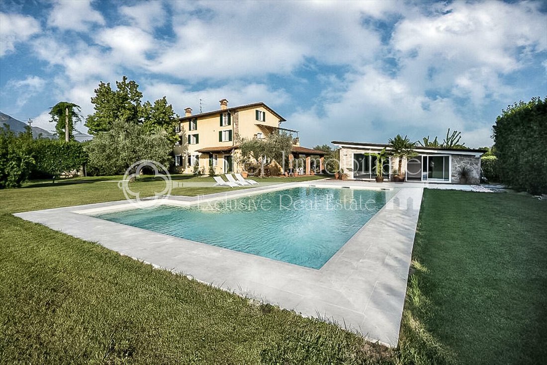 Villa in Tonfano, Pietrasanta, Italy 1 - 11691635