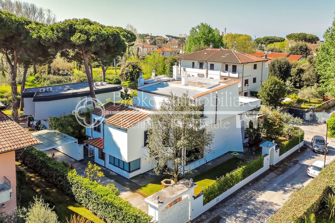 Villa in Lido di Camaiore, Camaiore, Tuscany 2 - 12777446