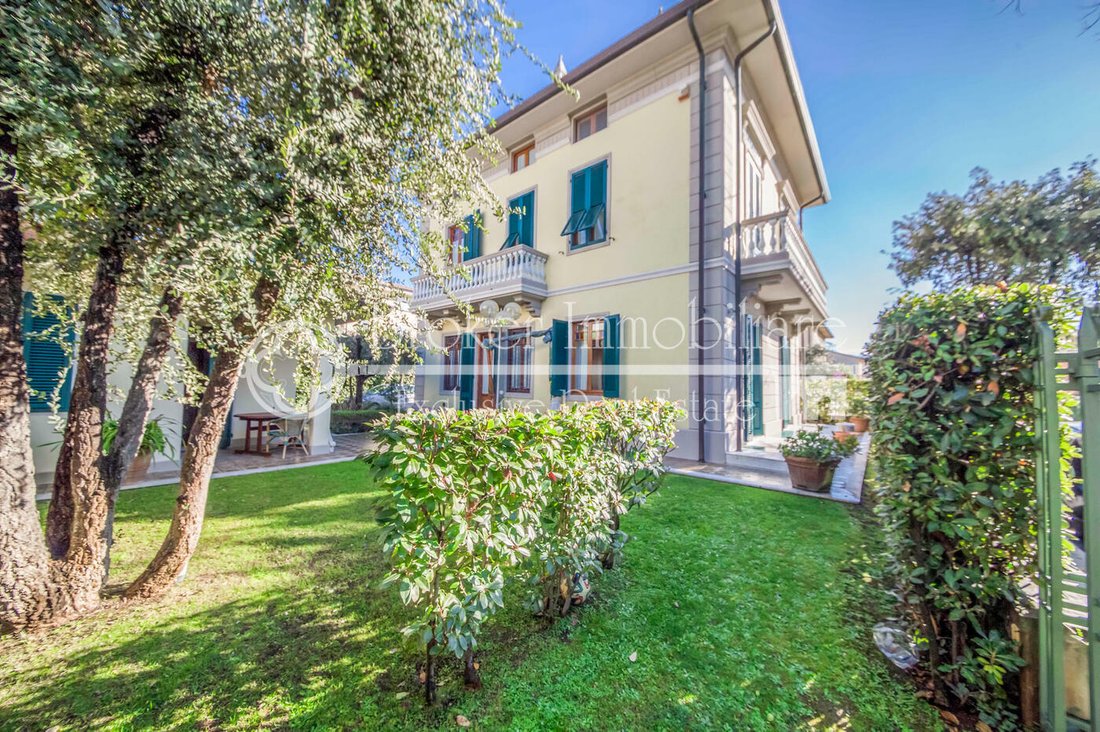 Villa in Lido di Camaiore, Camaiore, Tuscany 1 - 11439972