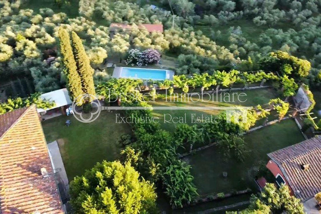 Villa in Historic Center, Lucca, Tuscany 4 - 11704034