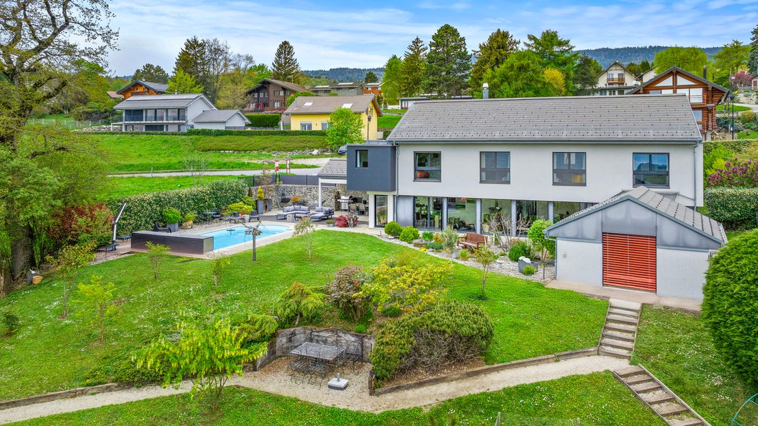Beautiful Family Villa, Swimming Pool And View On The Heights Of Gland