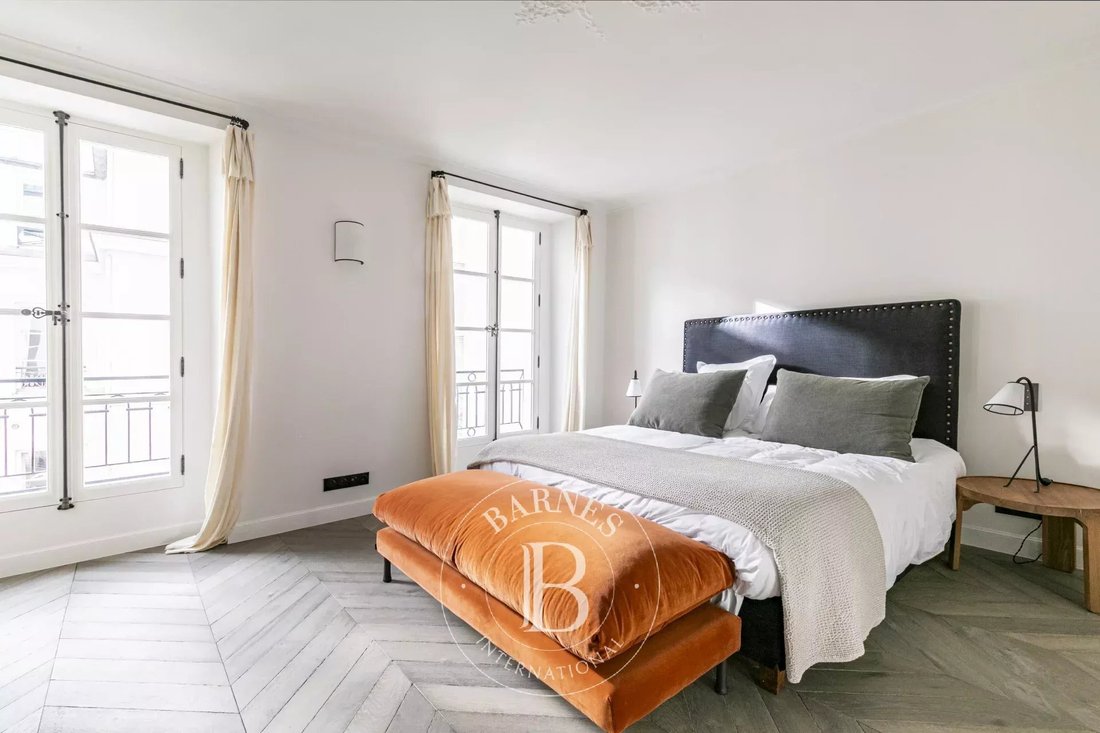 Apartment in Saint Thomas d'Aquin, Paris 7e Arrondissement, Paris 5 - 17690837