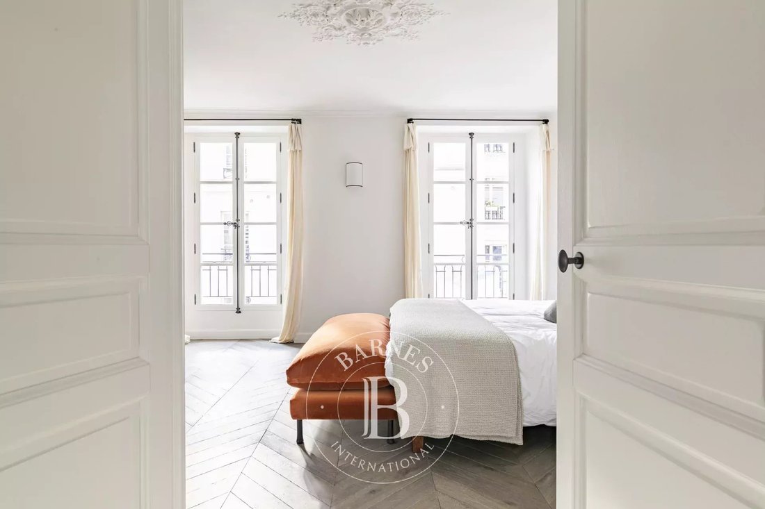 Apartment in Saint Thomas d'Aquin, Paris 7e Arrondissement, Paris 4 - 17690837