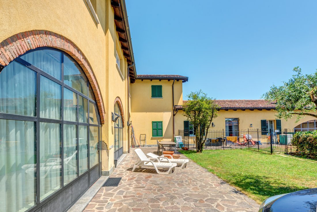 Villa in Camnago Volta, Como, Lombardy 1 - 17692260