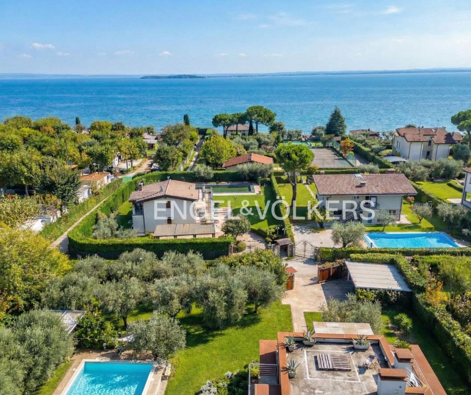 Villa in Moniga del Garda, Lombardy, Italy 1 - 17691190