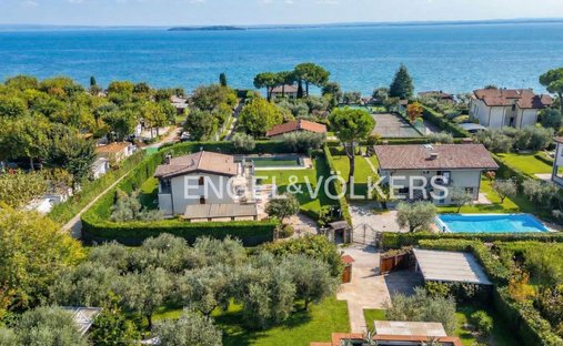 Villa in Moniga del Garda, Lombardy, Italy 1