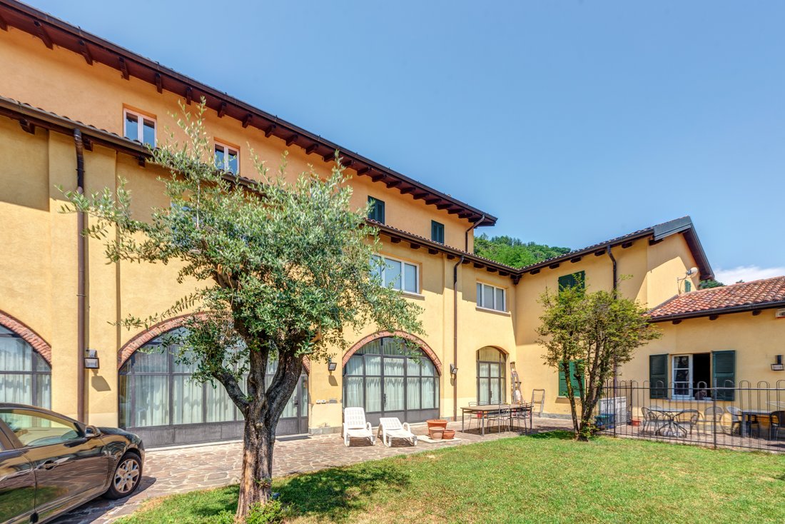 Villa in Camnago Volta, Como, Lombardy 2 - 17692260