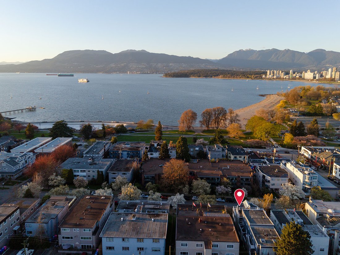 Villa in Vancouver, British Columbia, Canada 1 - 17677100
