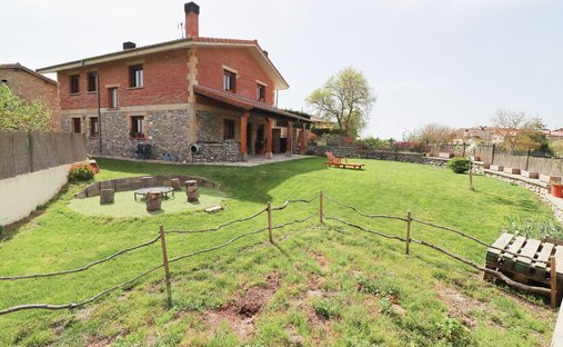 Chalet in Vitoria-Gasteiz, Autonome Gemeinschaft Baskenland, Spanien 1