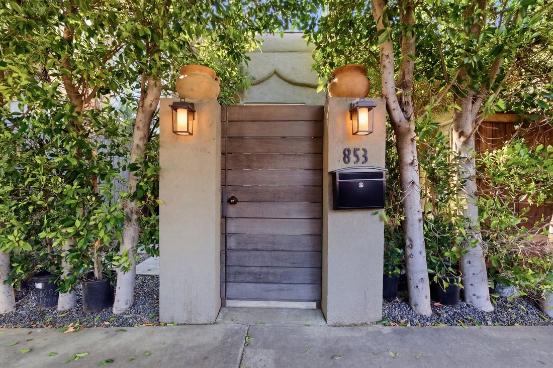 Los Angeles, California, United States 2 - 17691931