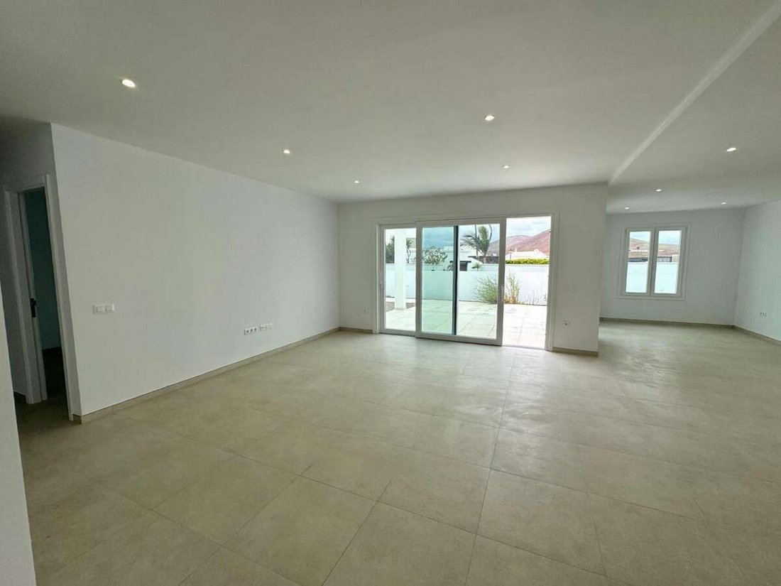 Villa in Teguise, Canary Islands, Spain 3 - 17692486