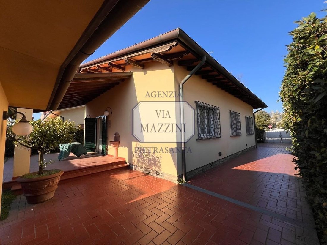 Villa in Tonfano, Pietrasanta, Italy 4 - 17697252